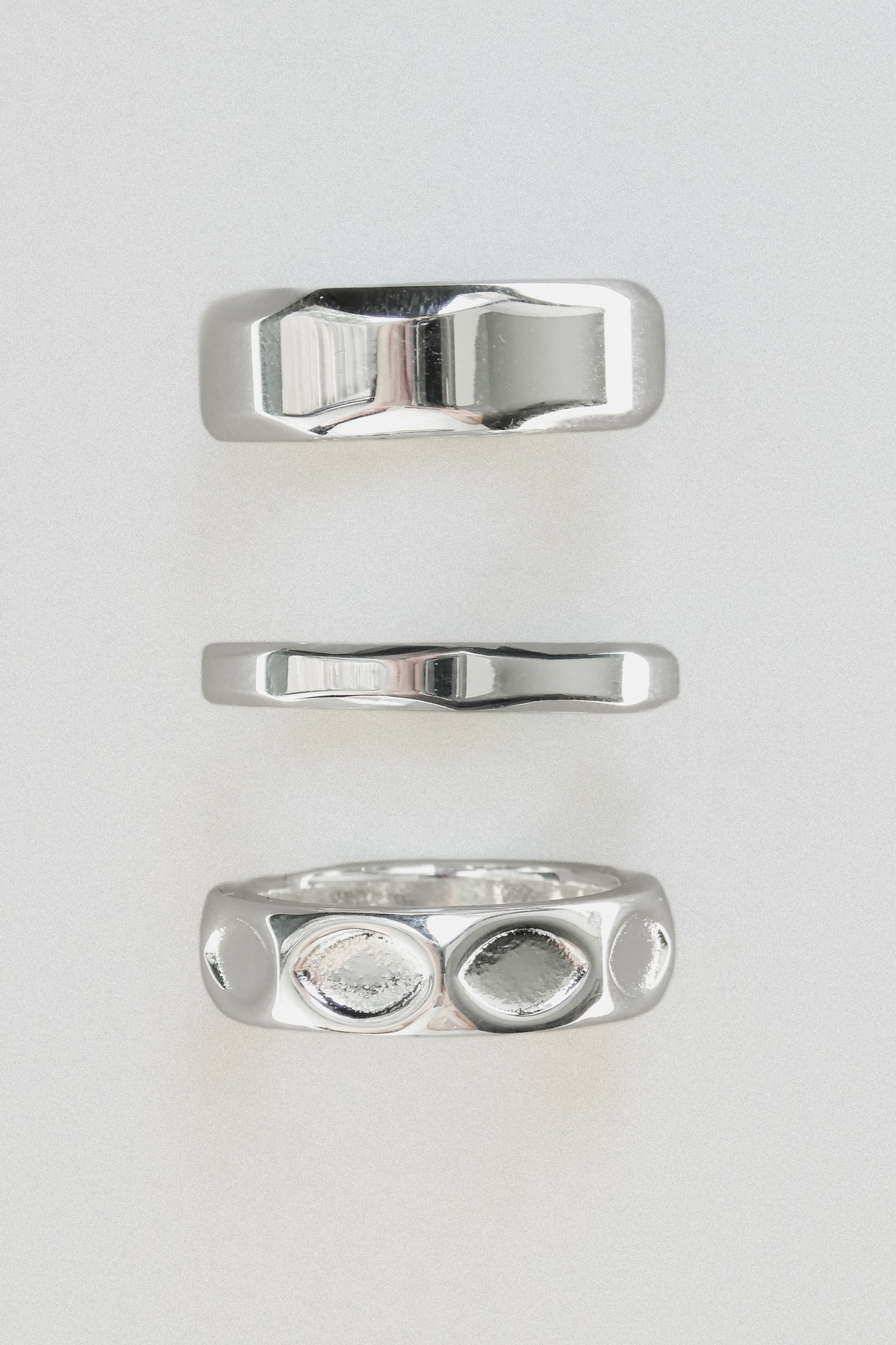 ELLA SILVER // La bague martelée argentée