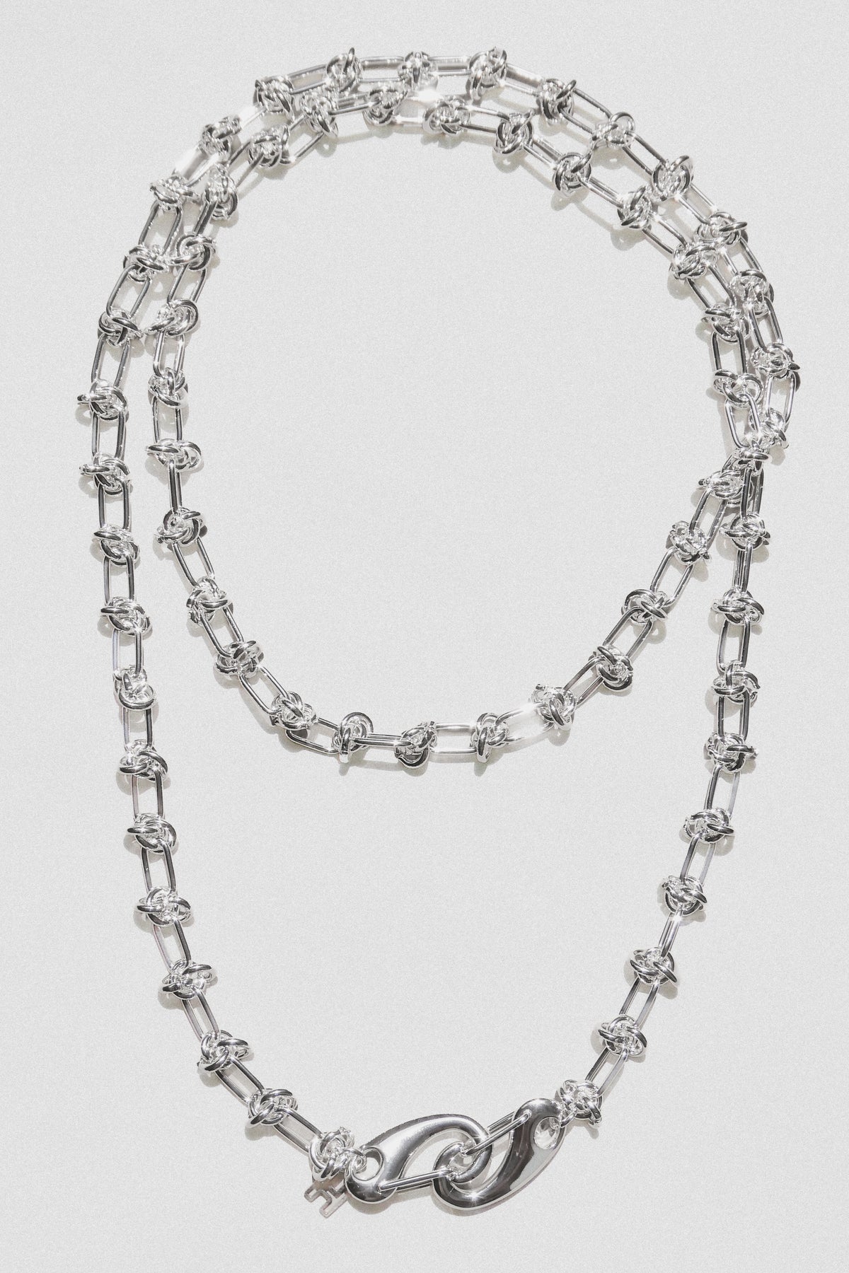 ERIN SILVER // Le collier maille nouée argentée
