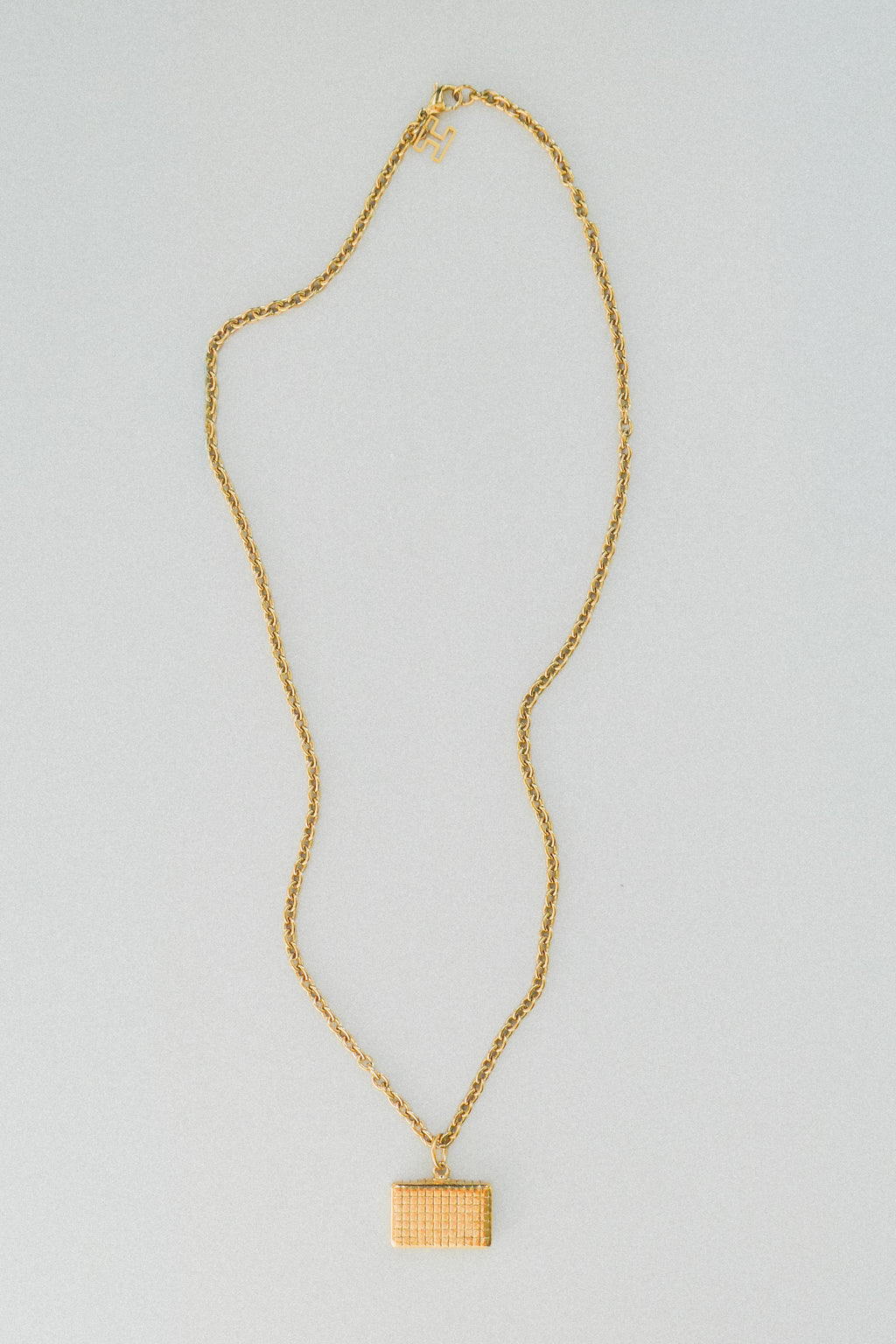 DELTA // Le collier valise