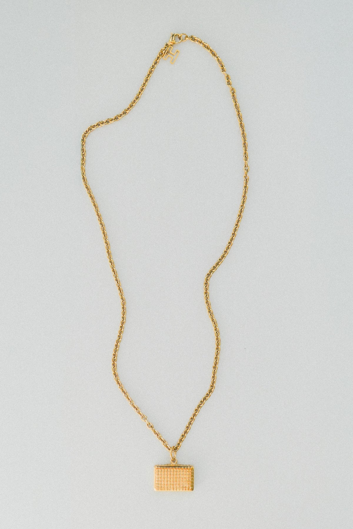 DELTA // Le collier valise