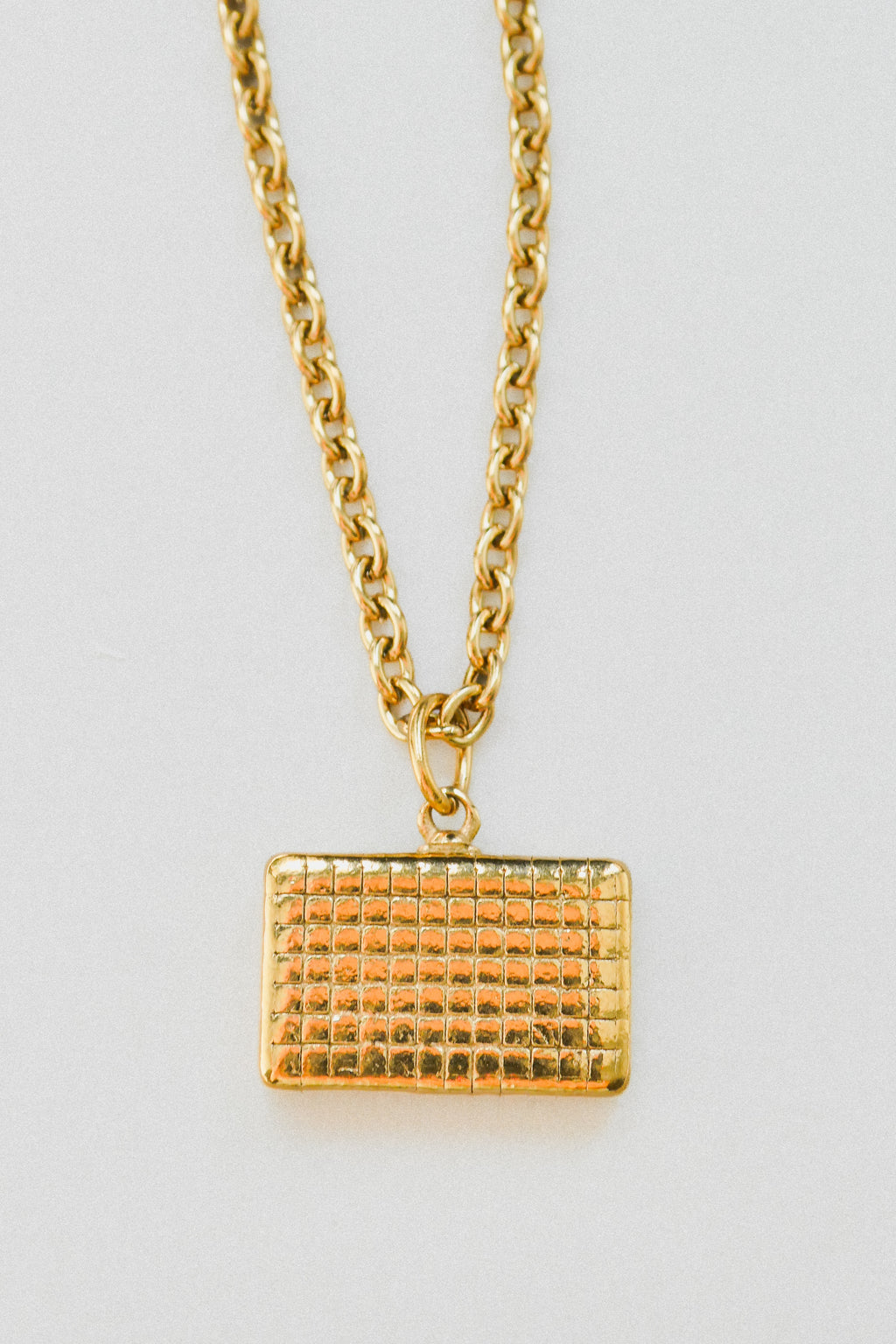 DELTA // Le collier valise