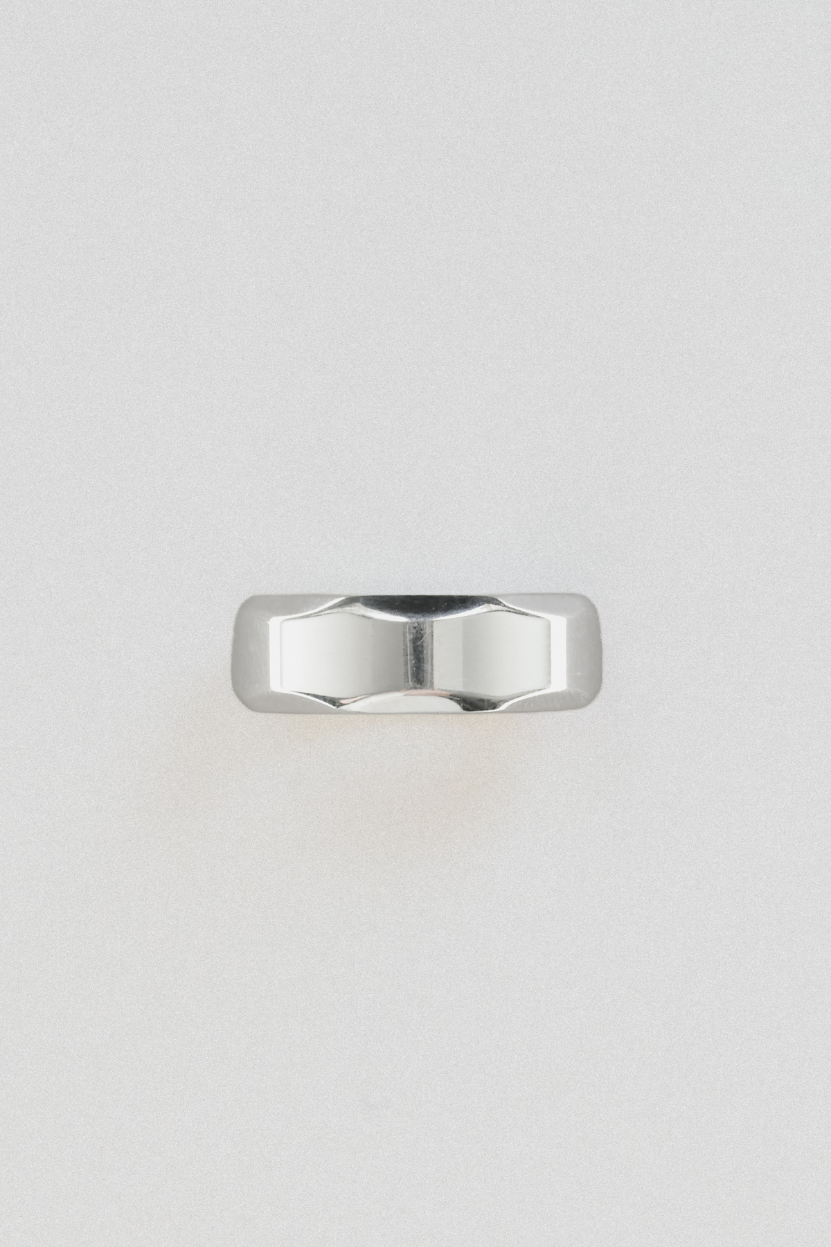 MILA SILVER // La bague hexagonale argentée