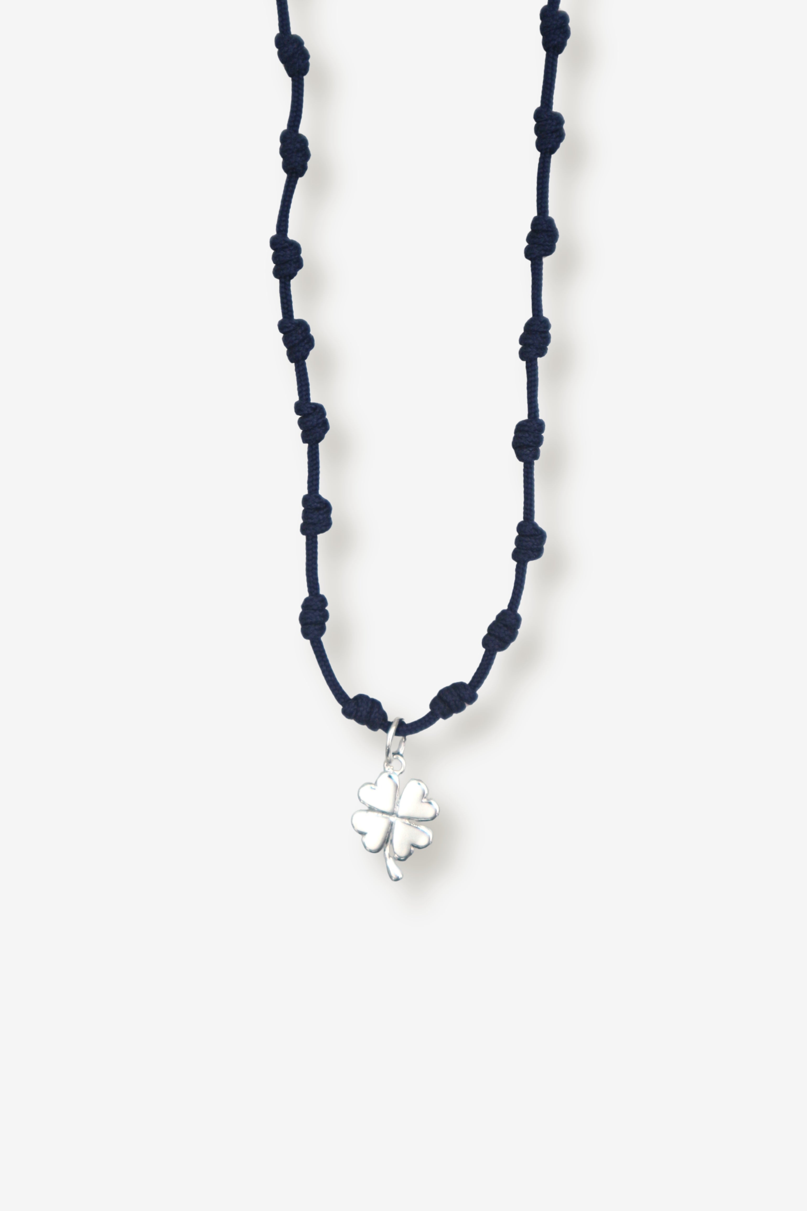 FOLIO SILVER // Le collier trèfle argenté
