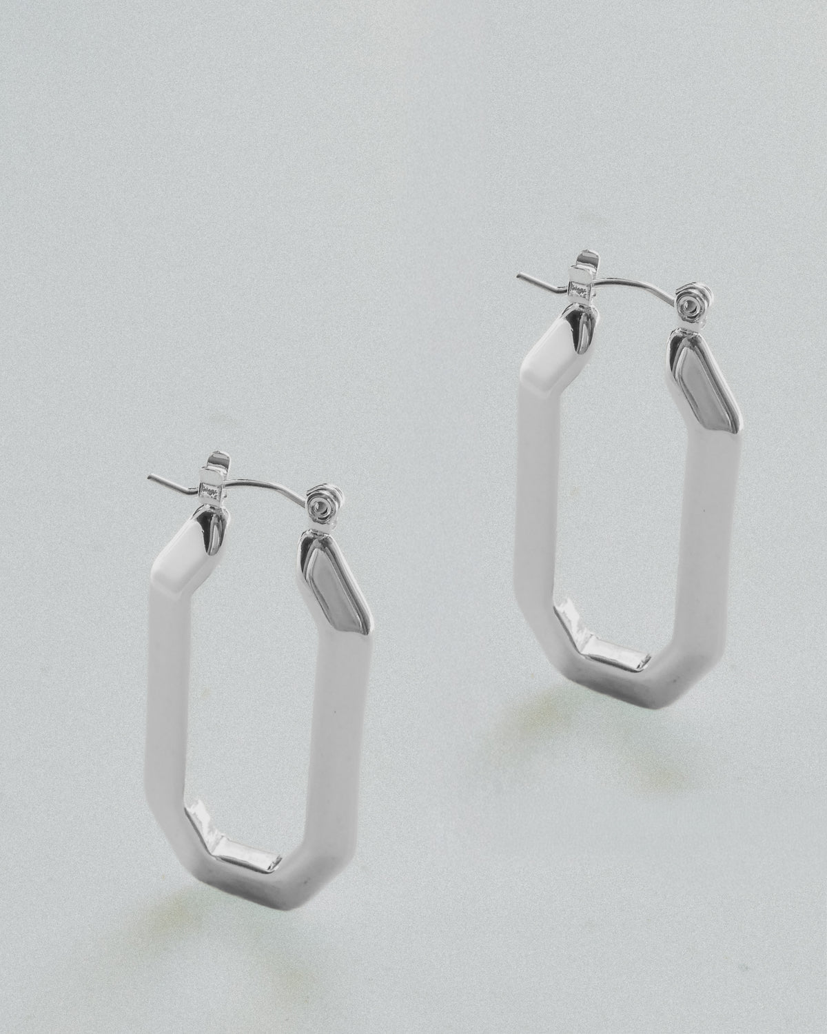DITA SILVER // les boucles octogonales argentées
