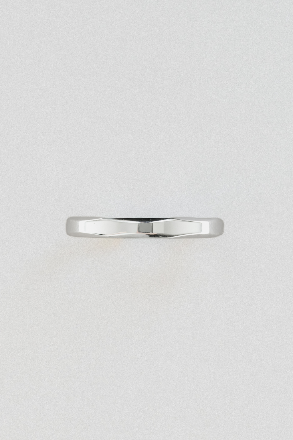 MIA SILVER // La bague fine hexagonale argentée