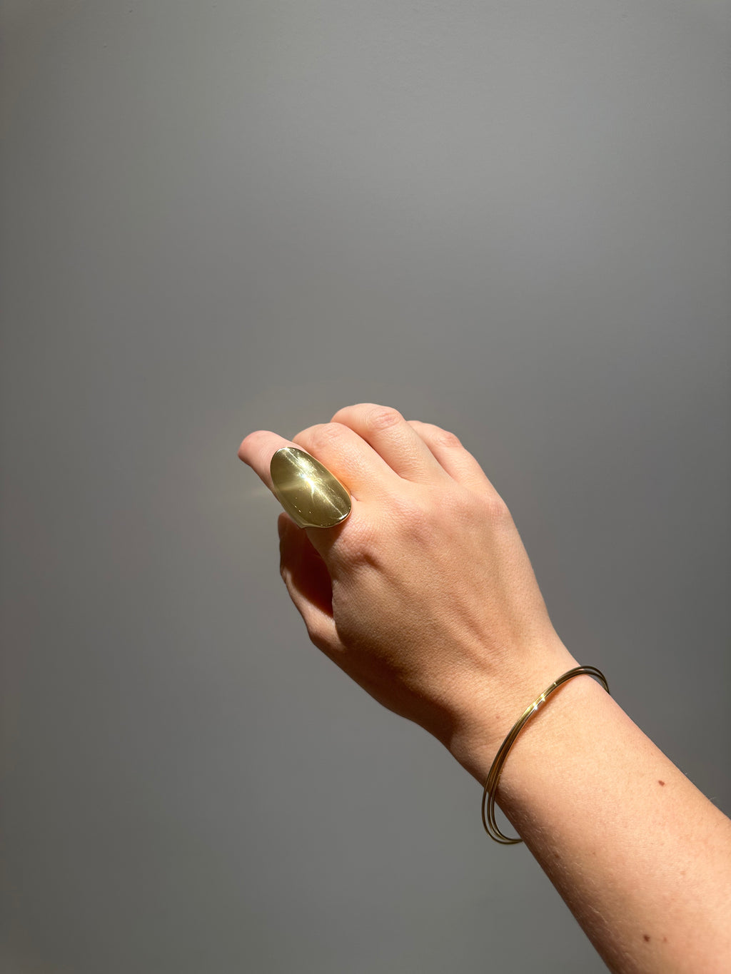 NORA // La bague allongée