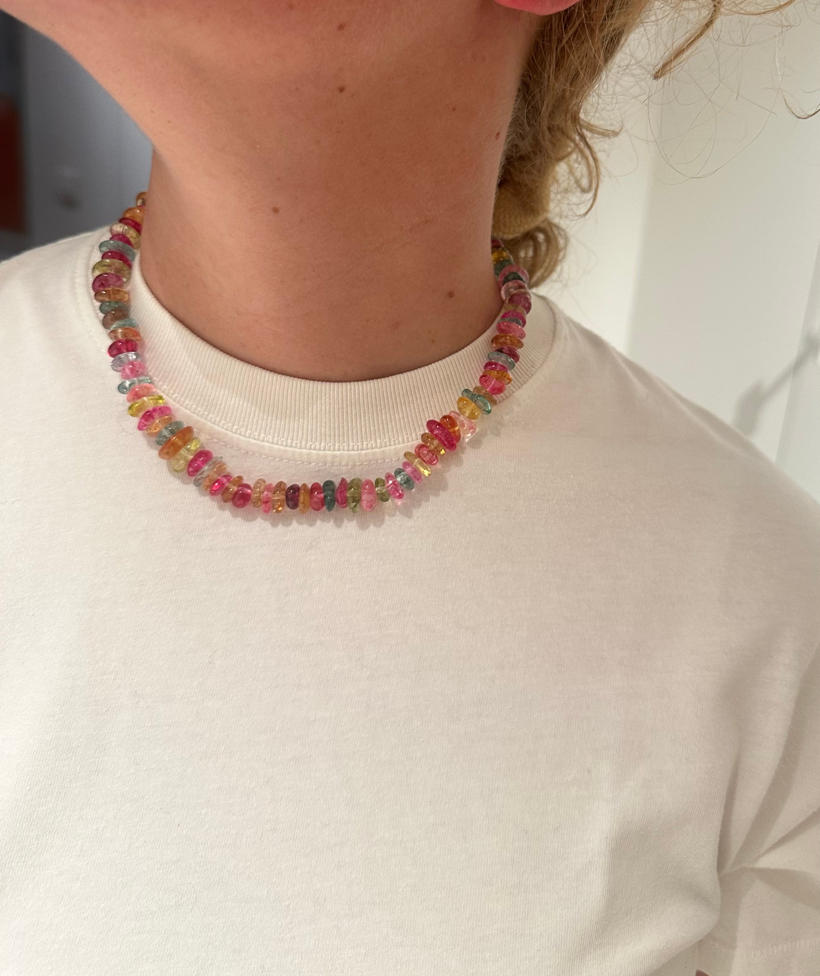 BOMBAY // Le colliers de pierres roses multicolores