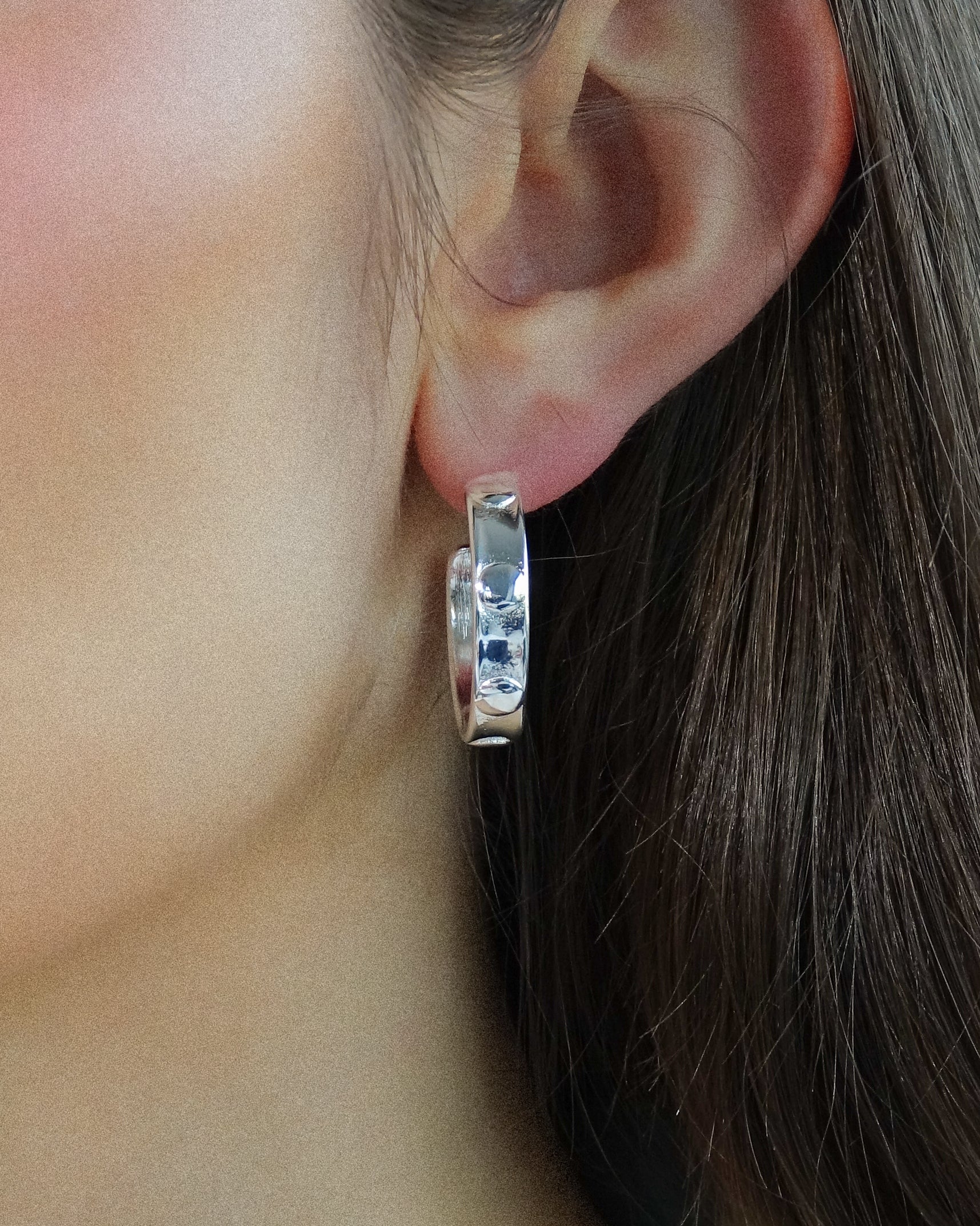 IZA SILVER // Les boucles spatiales argentées