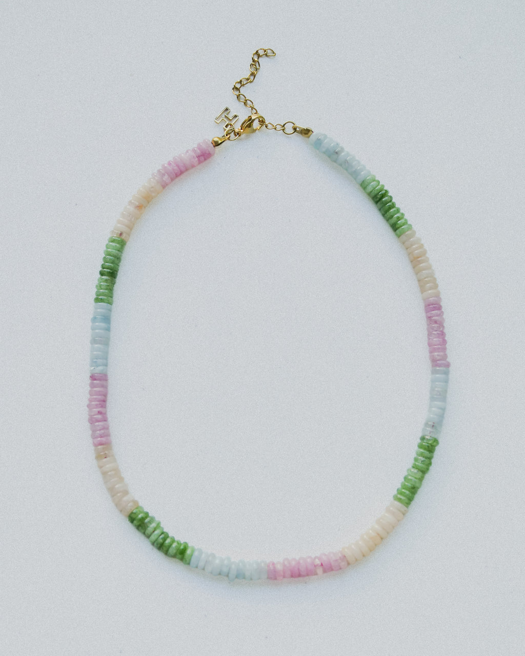 KIKA NUDE // Le collier de pierres