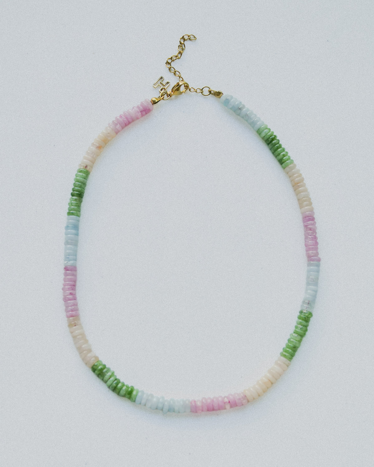 KIKA NUDE // Le collier de pierres