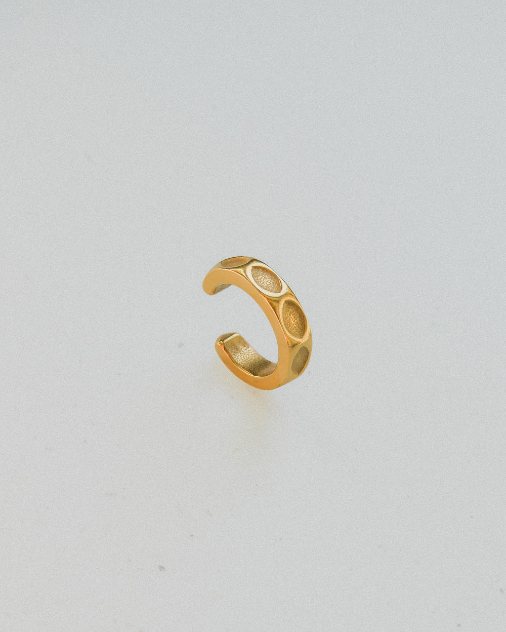 LIZZIE // L'earcuff martelé