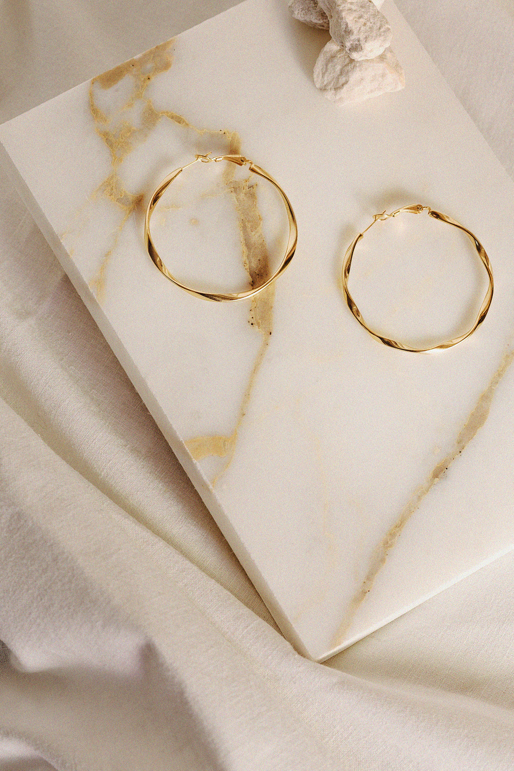 OLIVIA // Anillos retorcidos