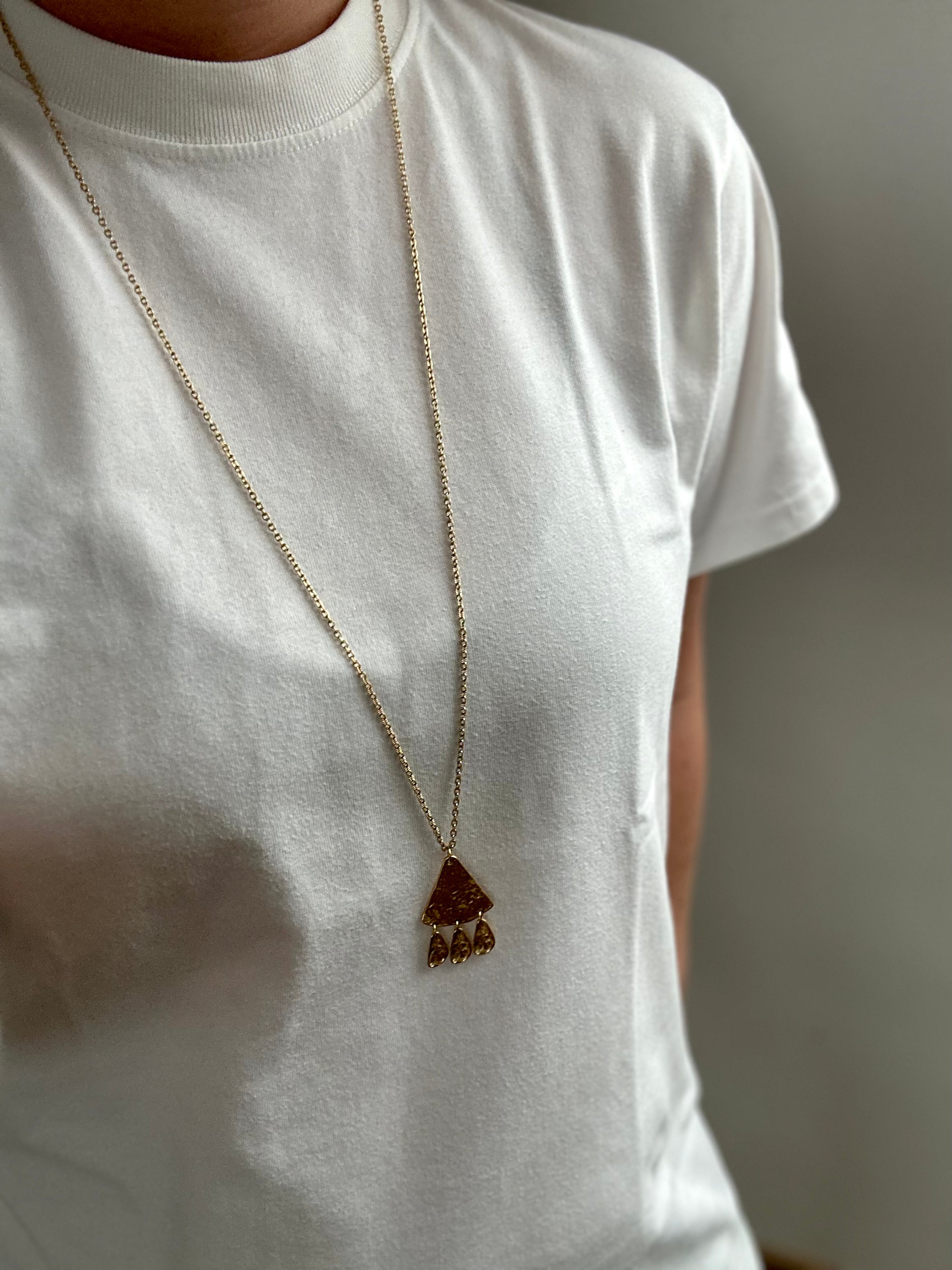 ARIA // The medallion with tassels