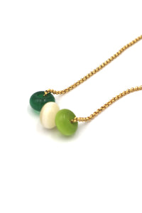 BILLIE GREEN // El collar de 3 perlas verdes
