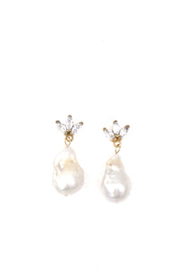 DONNA // Pearl &amp; Strass earrings