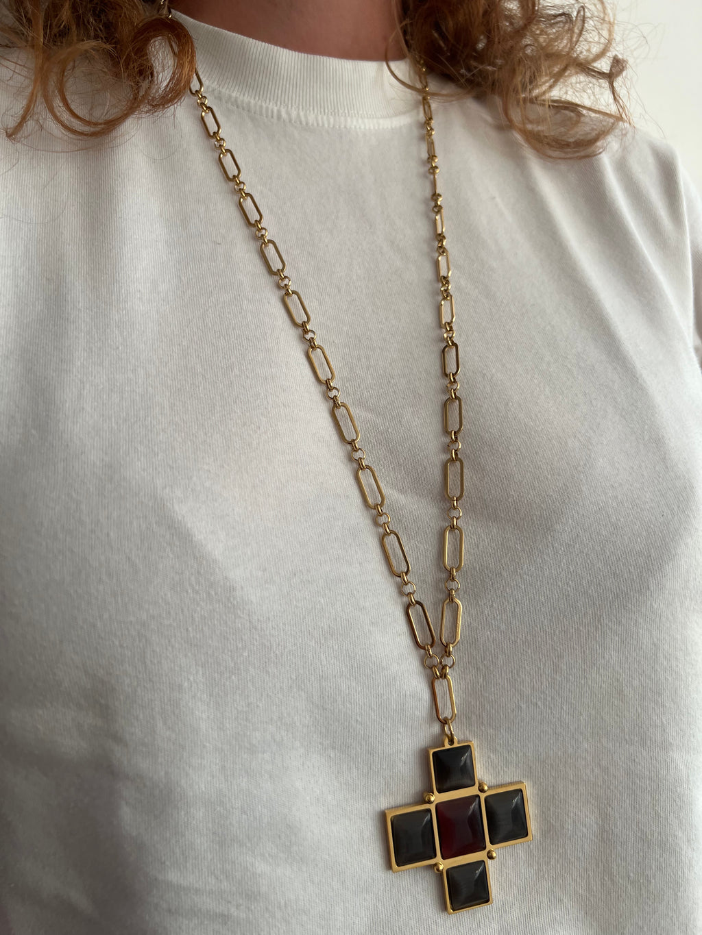 ADRIA GREY // La Croix grise et mauve