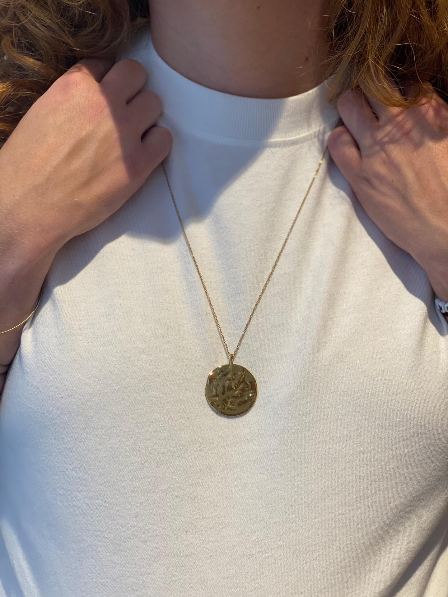 VEGA // The hammered medallion