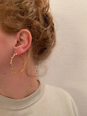 ALMA LARGE// Ball hoop earrings